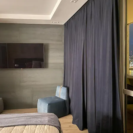 Studio With Danube Skyline View شقة *